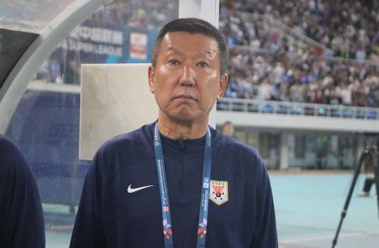 他扒开我的内裤把舌头进去动态图
