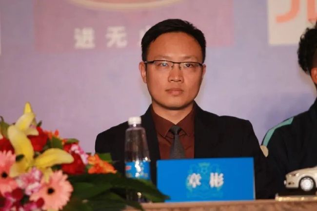 白裤子大妈们