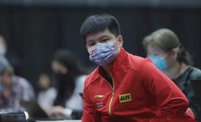 美女被男人动态图